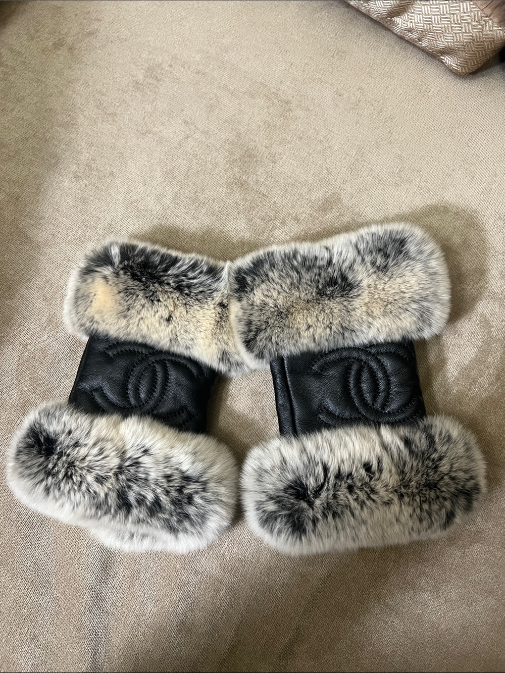 New Luxury Quilted Leather Fingerless Gloves with Grey Fur Trim